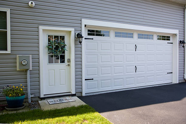 24/7 Emergency Garage Door Panel Replacement experts in Fowler, MI